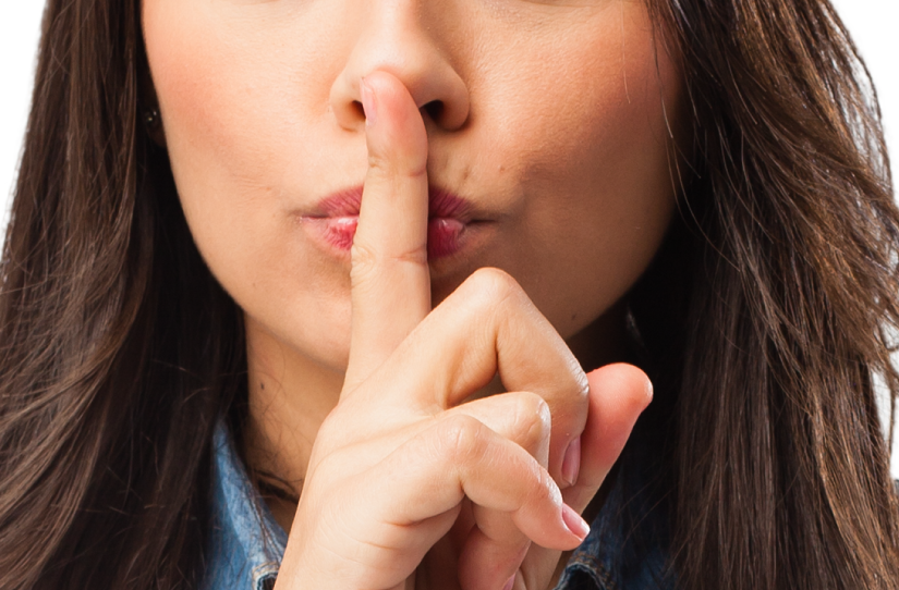 Mulhere com o dedo na boca expressa a Comunicação não verbal