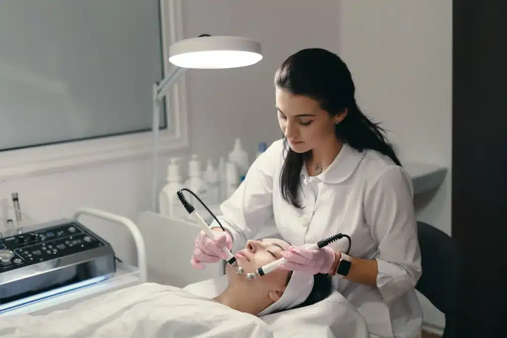 Ambiente de clínica ligado à gestão de estética e biomedicina