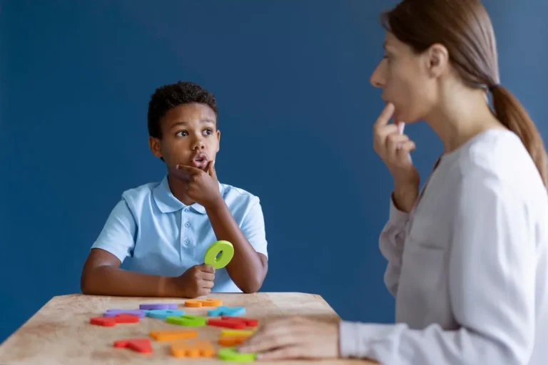 Ficha de anamnese fonoaudiológica em sessão infantil