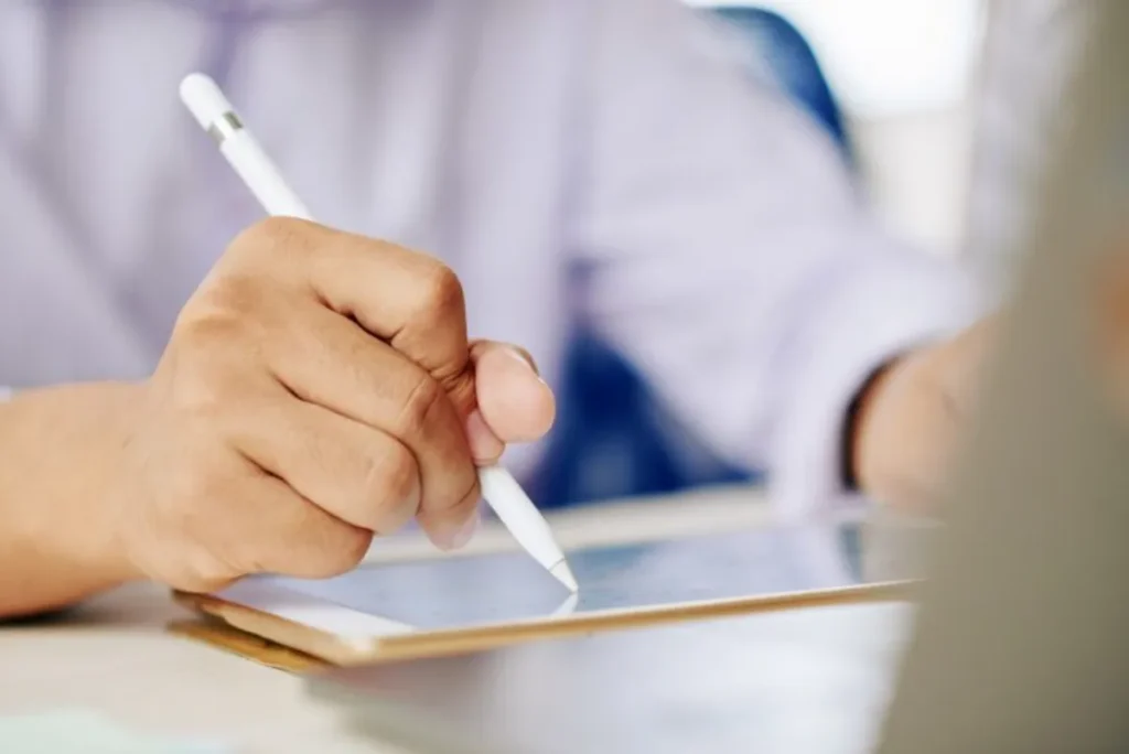 Assinatura digital no tablet, garantida pelo ICP-Brasil
